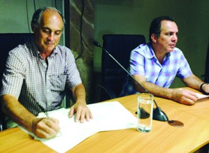 Jorge Fernández, y Alfredo Córdoba firmaron contrato para la construcción de la primera etapa del Plan Maestro del Acueducto Municipal de Ciudad Quesada.